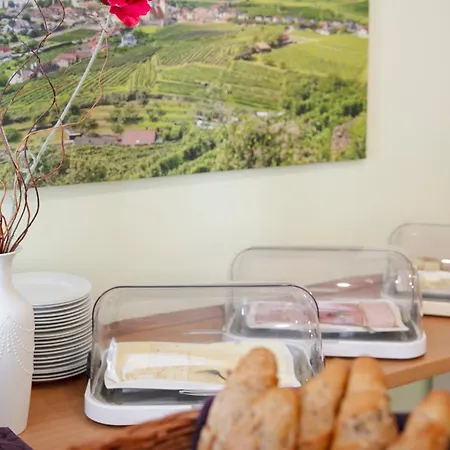 ホームステイ Weinbau Weidenauer