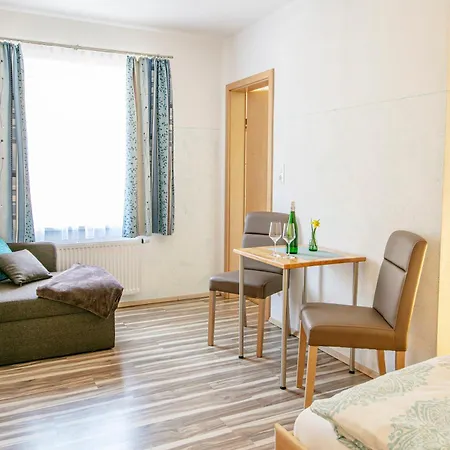 Weinbau Weidenauer * Wösendorf