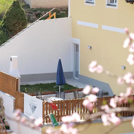 ホームステイ Weinbau Weidenauer