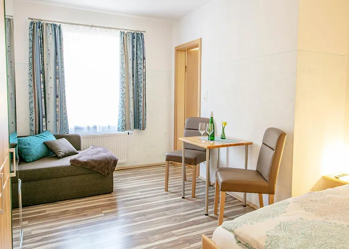 Weinbau Weidenauer * Wösendorf